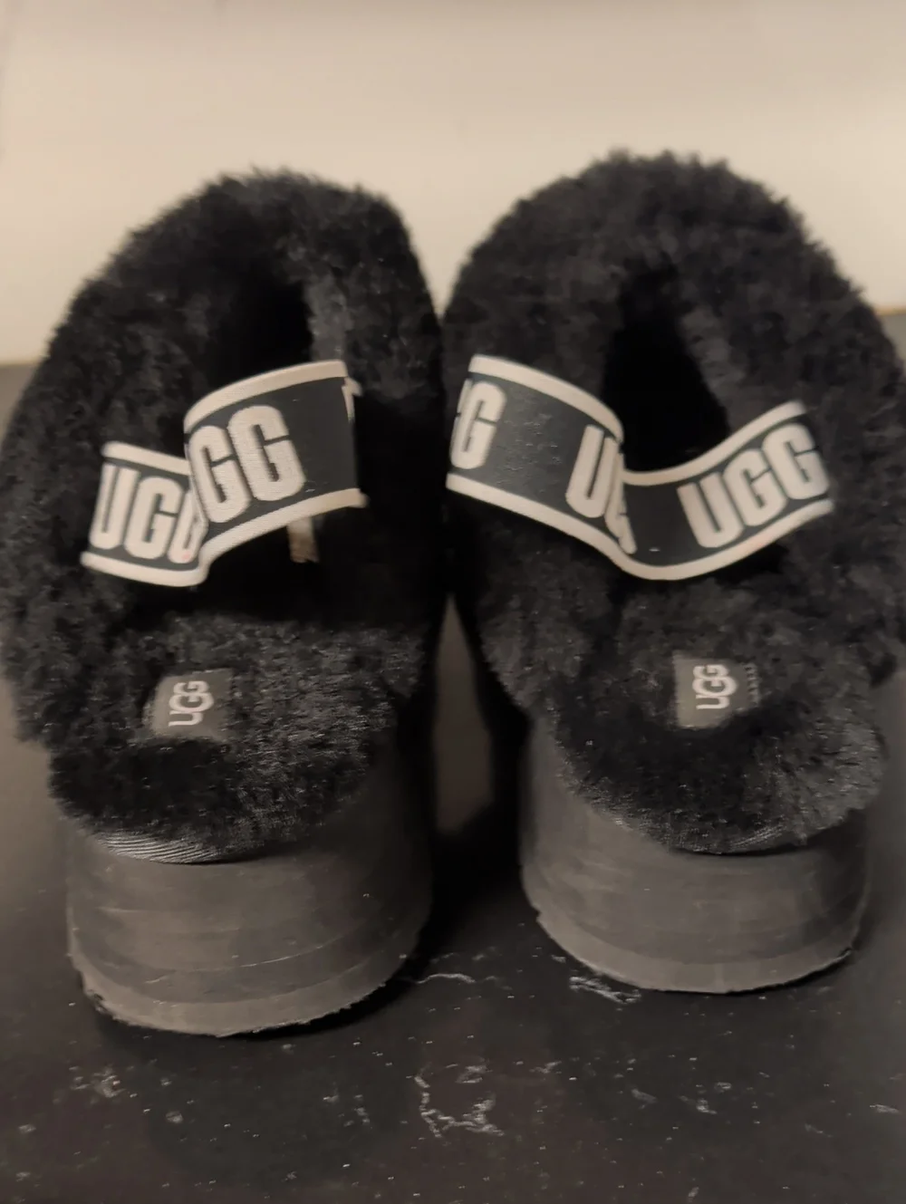 UGG Wmns Funkette Slipper 'Black' Shoes Size 9 Used Excellent